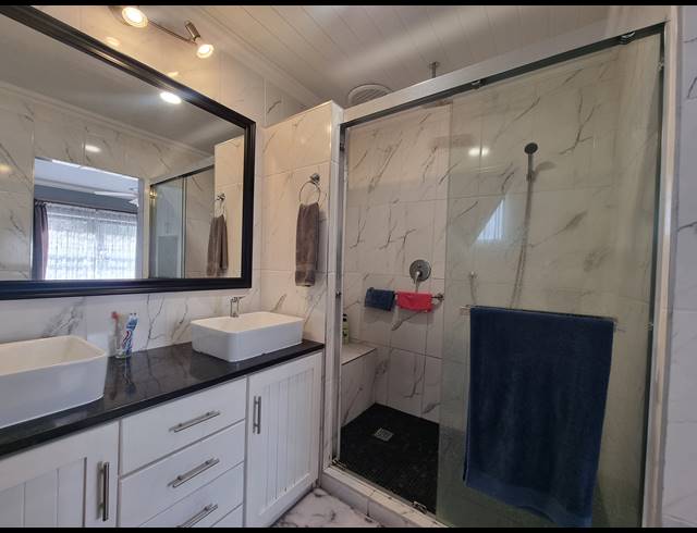 6 BEDROOM FREESTANDING FOR SALE IN DANA BAY